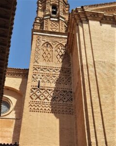 Exterior Torre La Almunia de Doña Godina