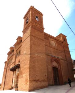 Iglesia de Torralba de Ribota como ejemplo de unidad constructiva coherente entre torre e iglesia en la arquitectura mudéjar.
