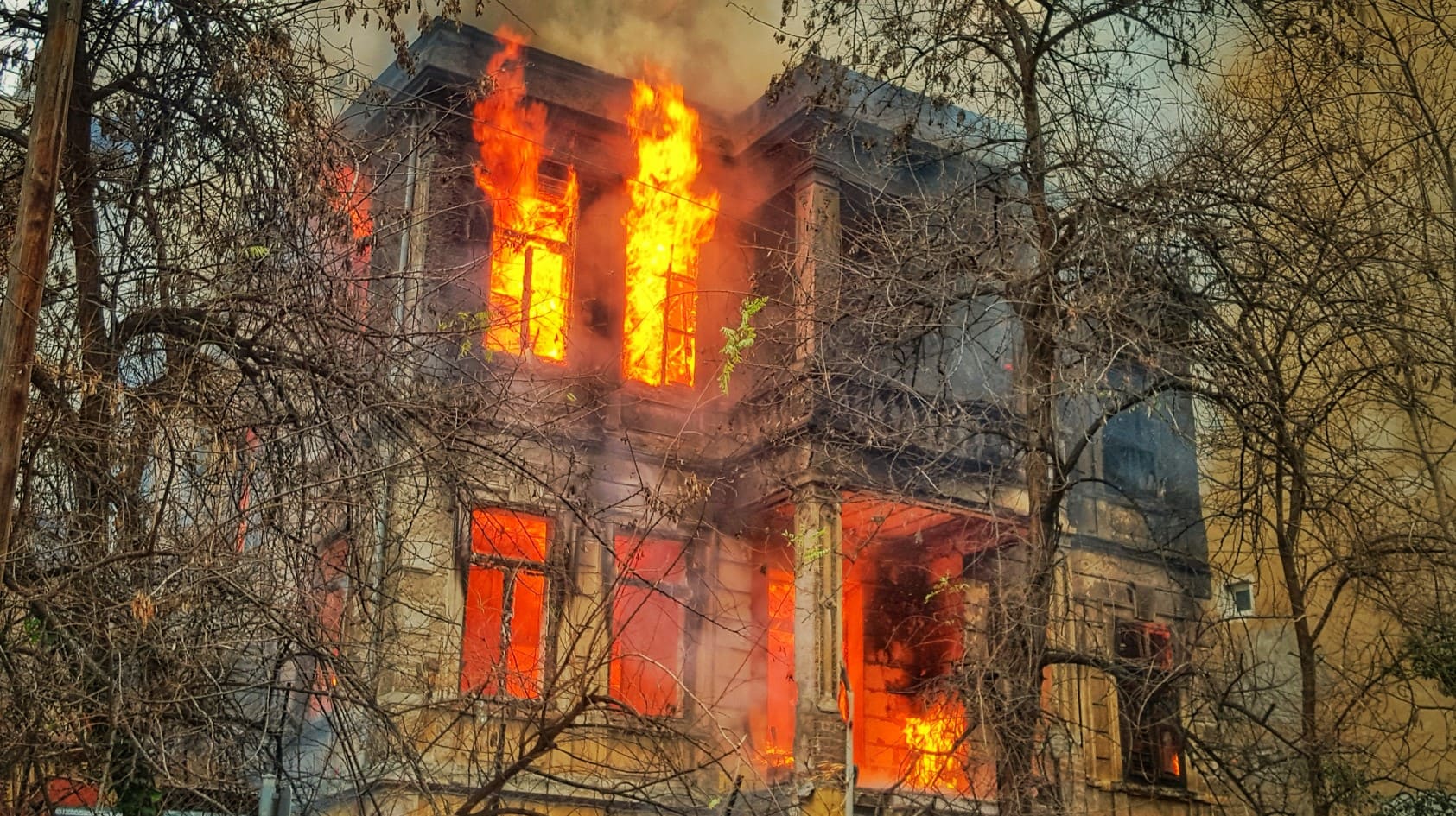 Lee más sobre el artículo Sectorización del Edificio y Protección Contra Incendios en Fachadas