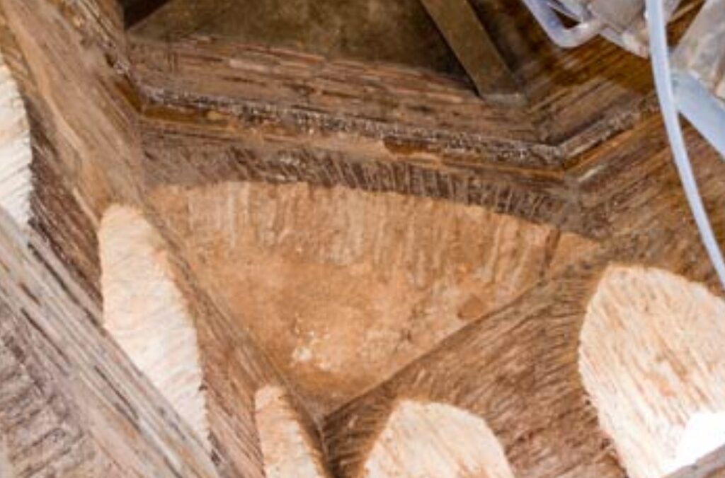 Trompas de arranque de la antigua pirámide octogonal de la torre de Aniñón (Foto J.A. Tolosa)