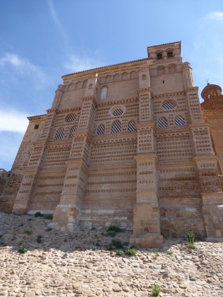 Muro occidental de la iglesia de Aniñón