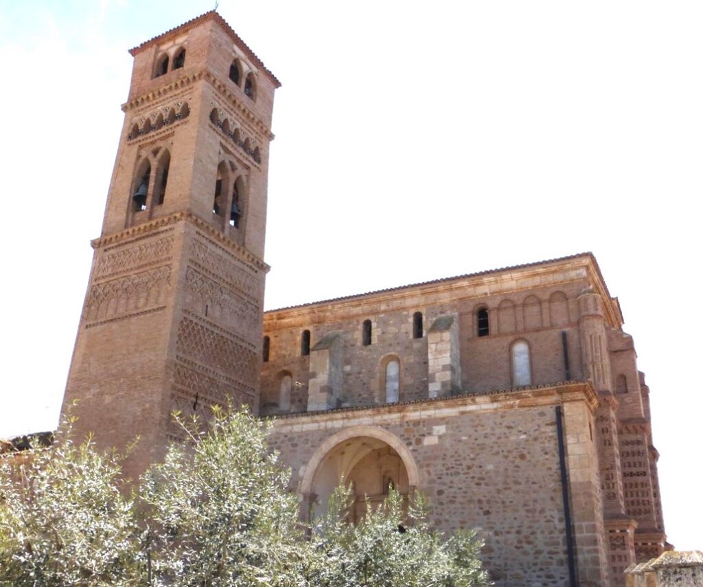 Conjunto Torre e Iglesia de Aniñón