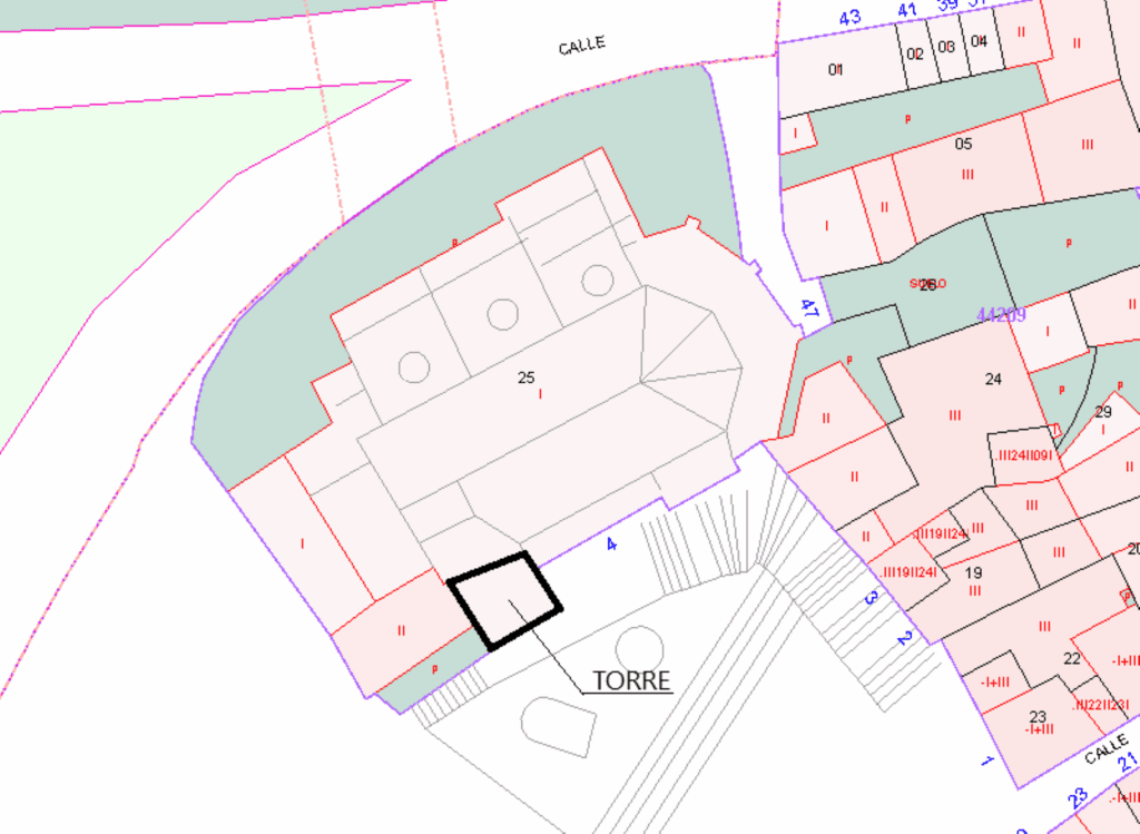 Orientación de la iglesia y situación de la torre