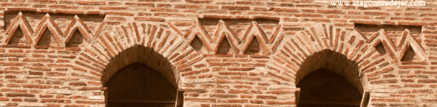 Banda de 2”zig-zag” a la altura de las claves de los arcos túmidos (Foto J.A. Tolosa)