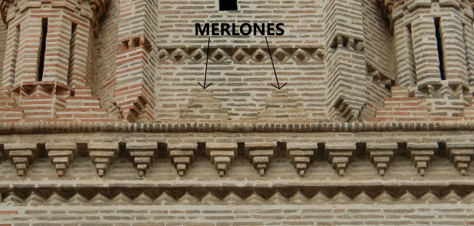Merlones triangulares